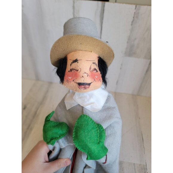 Large Annalee caroler Pilgrim man smile Xmas home decor - Picture 3 of 10